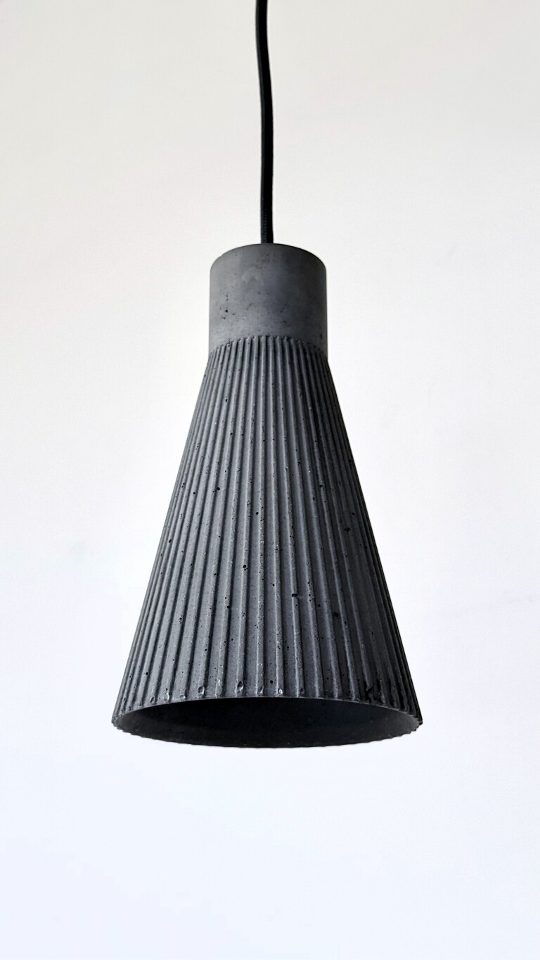 Lampa betonowa ryflowana wisząca. Downlight handmade